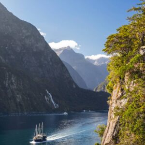 516843-milford-sound-fiordland