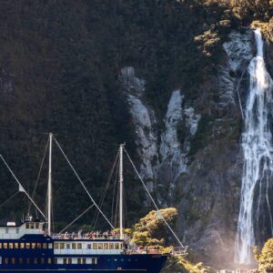516844-milford-sound-fiordland