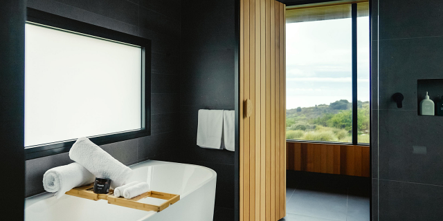 Australia Tours – Australien – Kangaroo Island – CABN Cape St Albans bathroom – low res