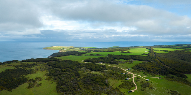 Australia Tours – Australien – Kangaroo Island – KI Aerial with lighthouse – low res