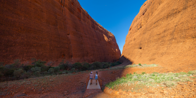 Australia Tours – Australien – © Tourism NT Walpa Gorge Kata Tjuta 142158-35