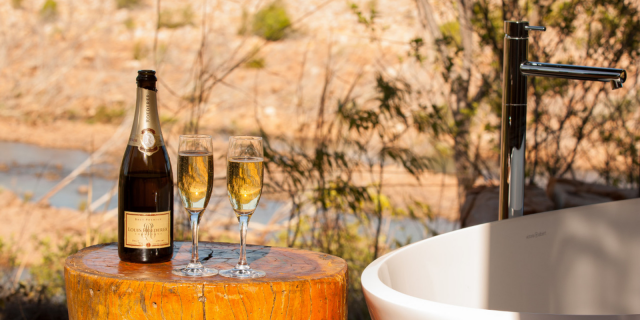 Australia Tours – HeliSpirit – Luxury Helisafari Kimberleys – El Questro Homestead – Champagne+on+the+Cliffside+Veranda