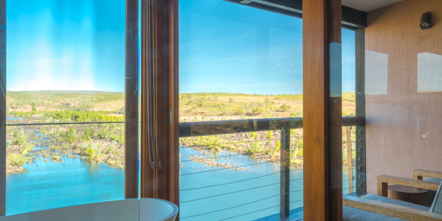 Australia Tours – HeliSpirit – Luxury Helisafari Kimberleys – El Questro Homestead – El_Questro_Homestead_Gorge_View_Room_Bathroom